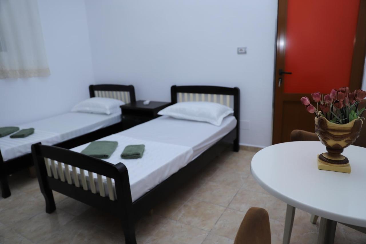 Hanna'S Hostel Berat Esterno foto