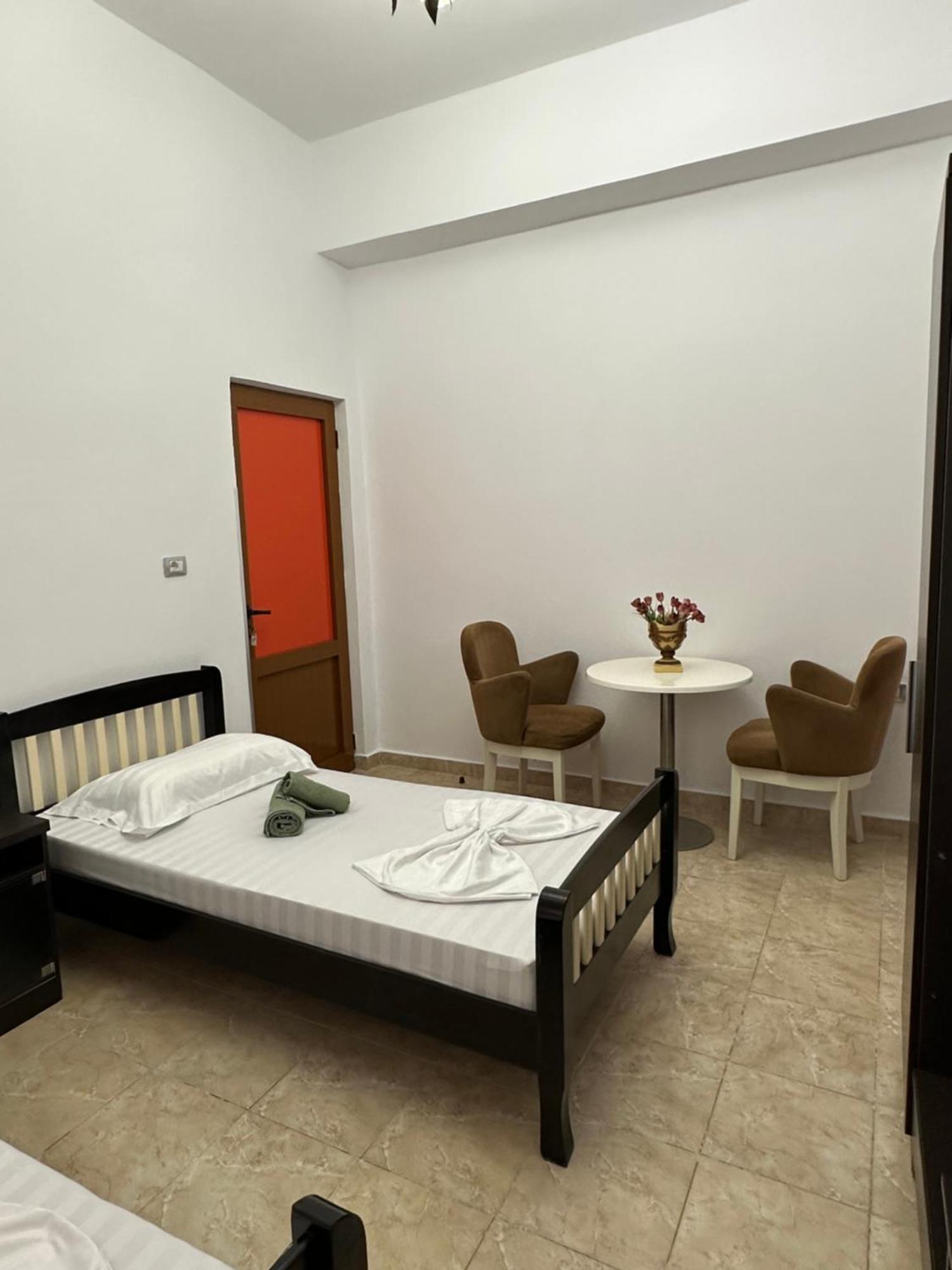 Hanna'S Hostel Berat Esterno foto